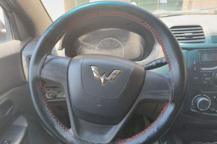 Used Wuling Hongguang 2015 1.5L S Basic Version China V Standard Steering Wheel