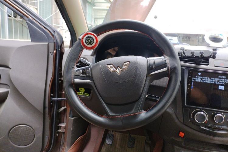 Used Wuling Hongguang 2015 1.5L S Basic Version China V Standard Steering Wheel