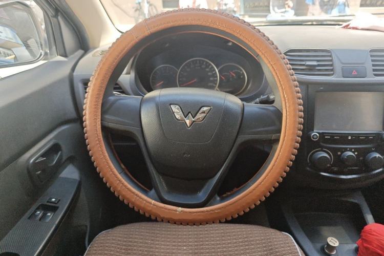 Used Wuling Hongguang 2015 1.5L S Base Model China IV Steering Wheel