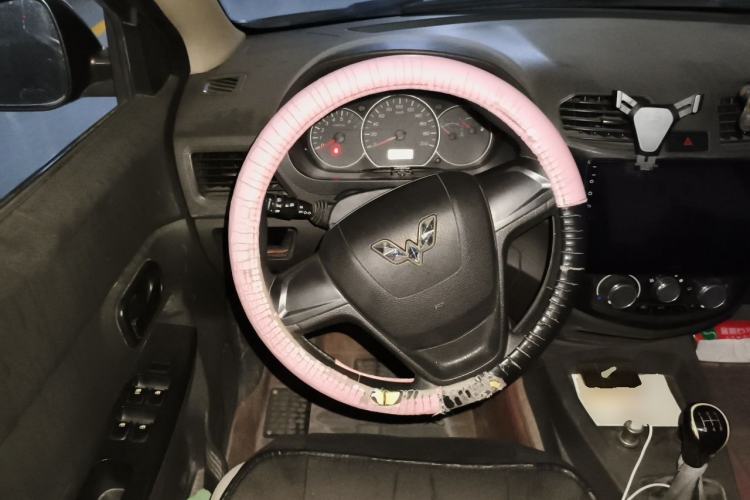 Used Wuling Hongguang 2015 1.5L S Basic Version China V Standard Steering Wheel