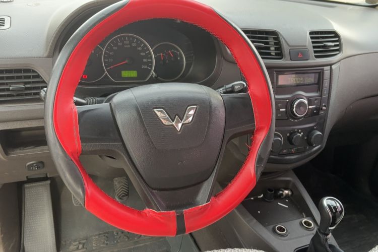 Used Wuling Hongguang 2015 1.2L S Base Model China V Standard Steering Wheel