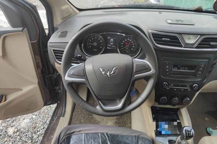Used Wuling Hongguang 2015 1.5L S1 Comfort China V Standard Steering Wheel