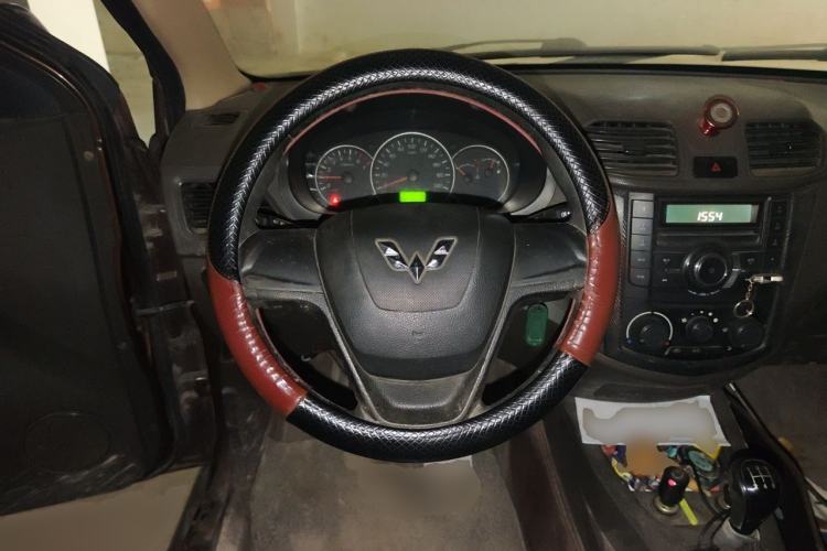 Used Wuling Hongguang 2015 1.5L S Basic Version China V Standard Steering Wheel