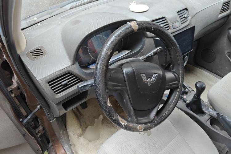Used Wuling Hongguang 2015 1.5L S Basic Version China V Standard Steering Wheel