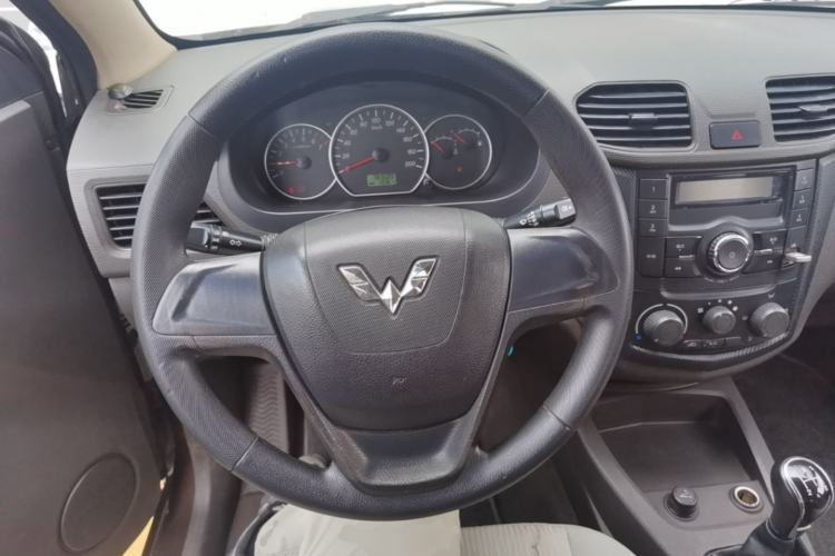 Used Wuling Hongguang 2015 1.5L S Basic Version China V Standard Steering Wheel