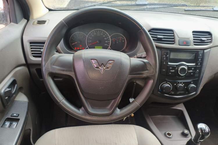 Used Wuling Hongguang 2015 1.2L S Base Model China V Standard Steering Wheel