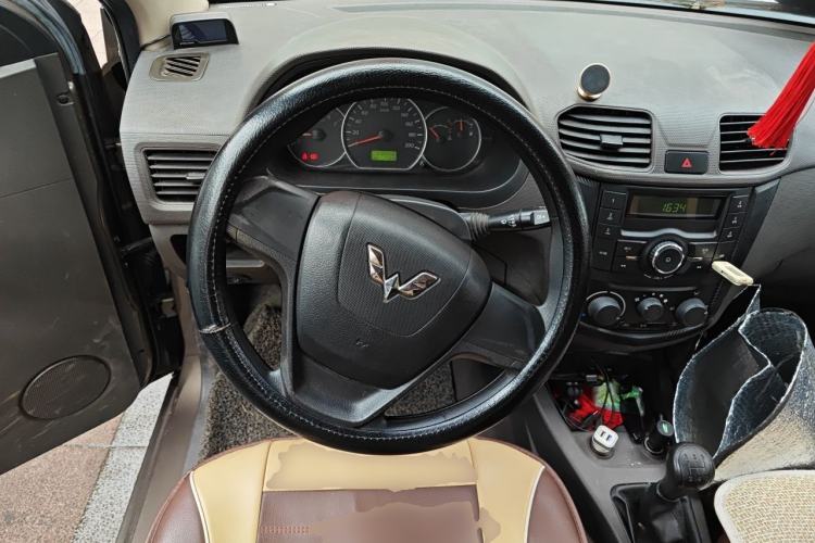 Used Wuling Hongguang 2015 1.2L S Base Model China V Standard Steering Wheel