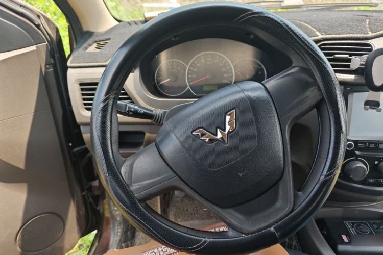 Used Wuling Hongguang 2015 1.2L S Base Model China V Standard Steering Wheel