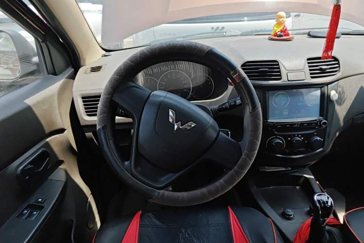 Used Wuling Hongguang 2015 1.2L S Base Model China IV Steering Wheel