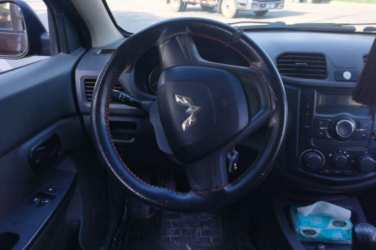 Used Wuling Hongguang 2015 1.5L S Basic Version China V Standard Steering Wheel