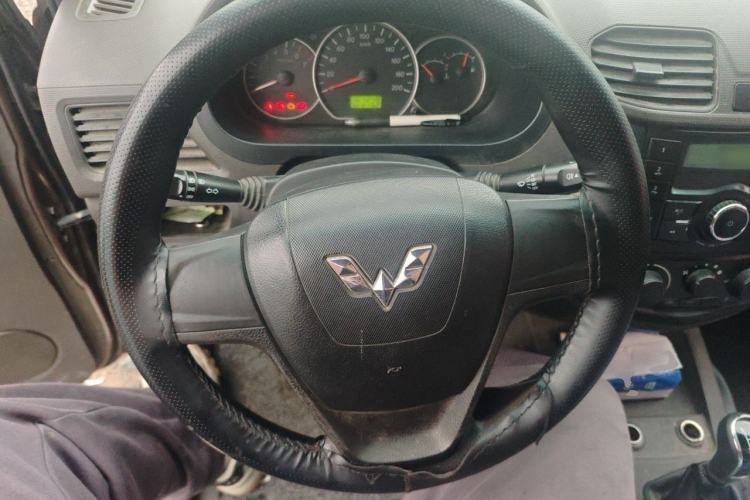 Used Wuling Hongguang 2015 1.5L S Basic Version China V Standard Steering Wheel