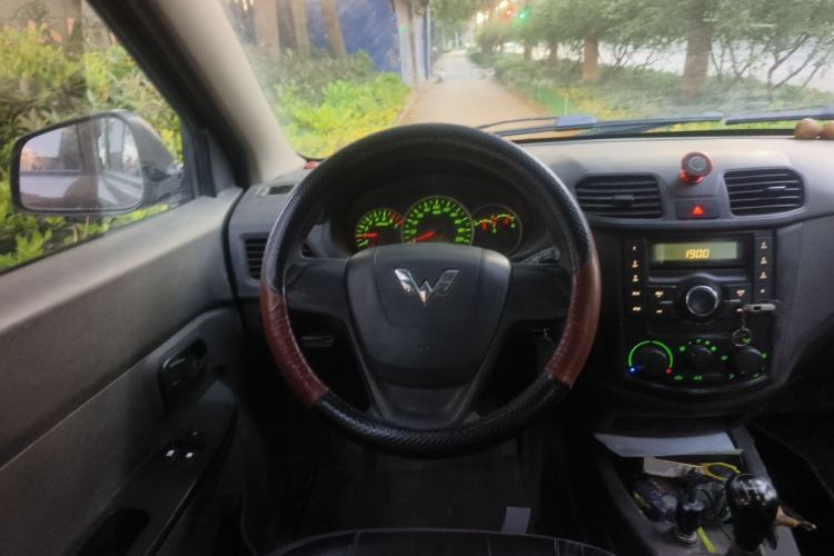 Used Wuling Hongguang 2015 1.5L S Base Model China IV Steering Wheel