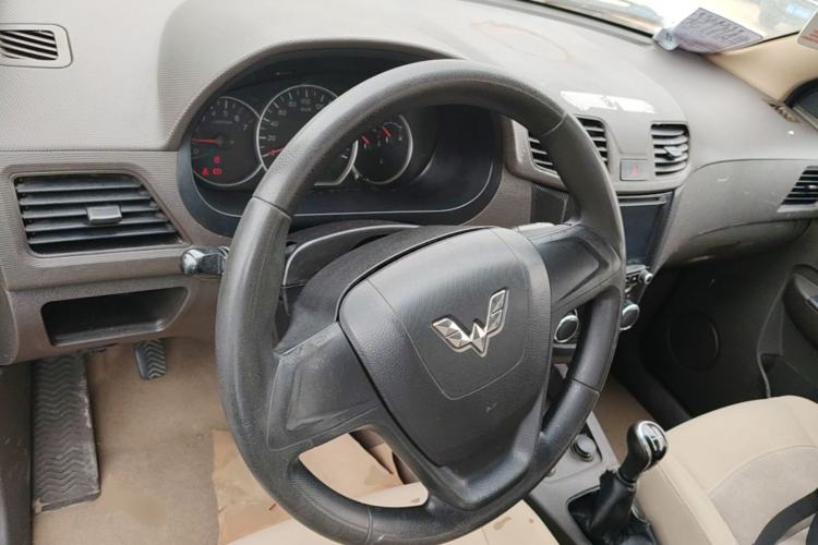 Used Wuling Hongguang 2015 1.5L S1 Standard China V-Emission Standards Steering Wheel