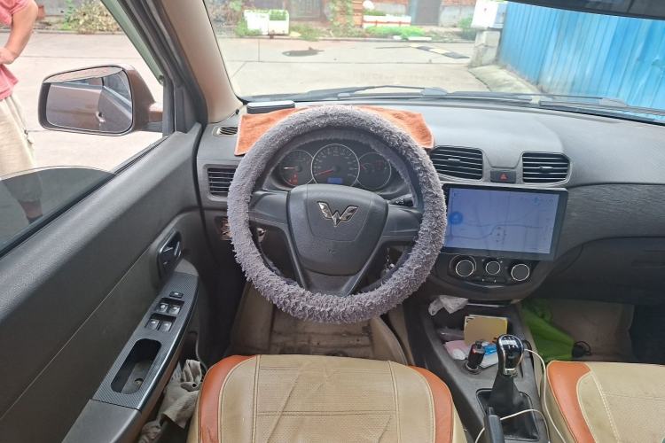 Used Wuling Hongguang 2015 1.5L S Base Model China IV Steering Wheel