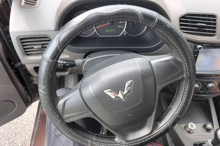 Used Wuling Hongguang 2015 1.5L S Base Model China IV Steering Wheel