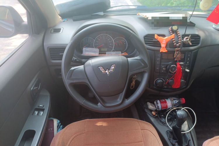 Used Wuling Hongguang 2015 1.5L S Basic Version China V Standard Steering Wheel