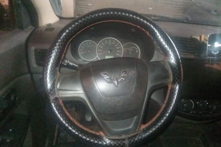 Used Wuling Hongguang 2015 1.5L S Basic Version China V Standard Steering Wheel