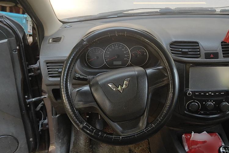 Used Wuling Hongguang 2015 1.2L S Base Model China V Standard Steering Wheel