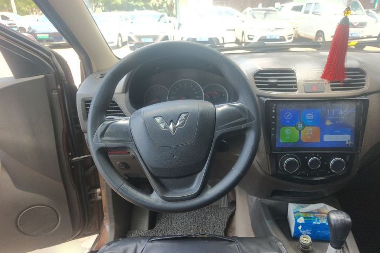 Used Wuling Hongguang 2015 1.5L S Basic Version China V Standard Steering Wheel