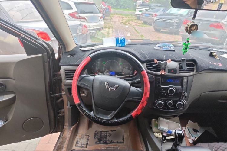 Used Wuling Hongguang 2015 1.5L S Basic Version China V Standard Steering Wheel