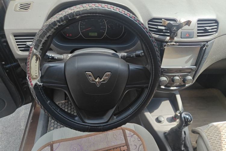 Used Wuling Hongguang 2015 1.5L S Basic Version China V Standard Steering Wheel