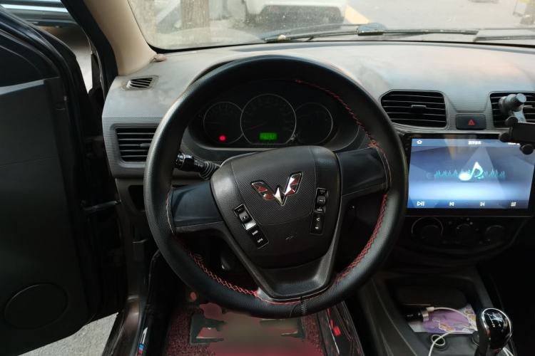 Used Wuling Hongguang 2015 1.5L S Basic Version China V Standard Steering Wheel