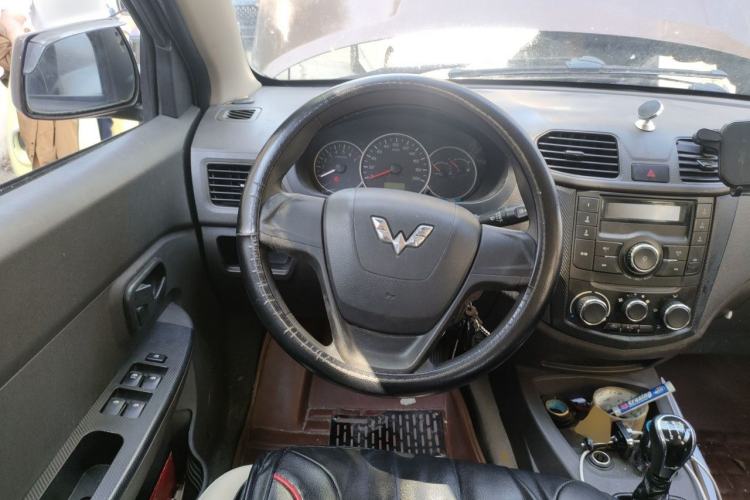 Used Wuling Hongguang 2015 1.2L S Base Model China V Standard Steering Wheel