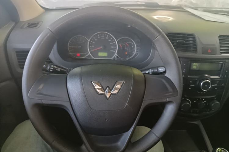 Used Wuling Hongguang 2015 1.5L S Base Model China IV Steering Wheel