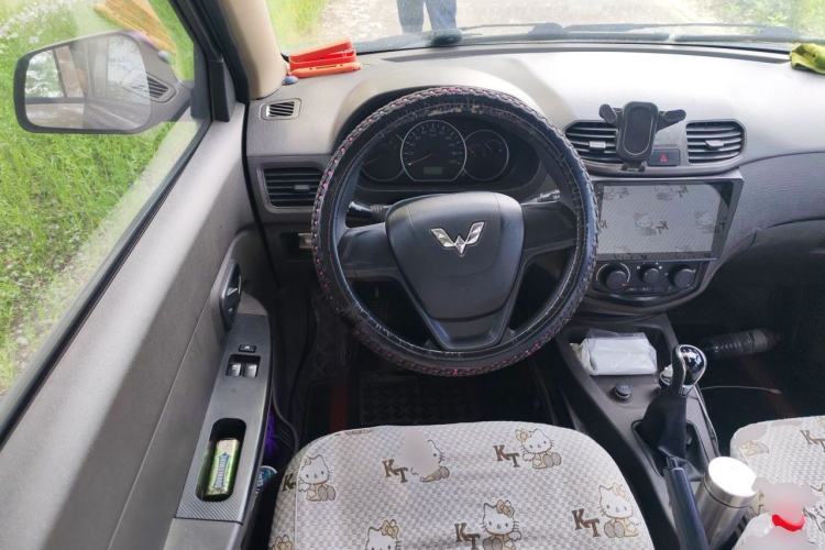 Used Wuling Hongguang 2015 1.5L S Basic Version China V Standard Steering Wheel