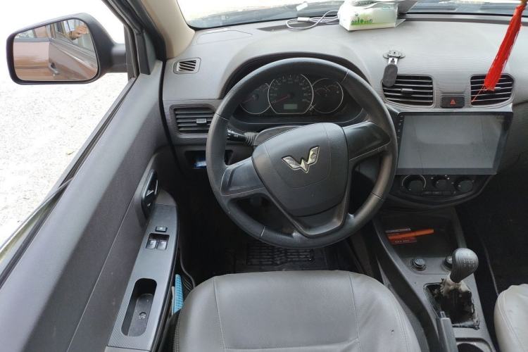 Used Wuling Hongguang 2015 1.2L S Base Model China V Standard Steering Wheel