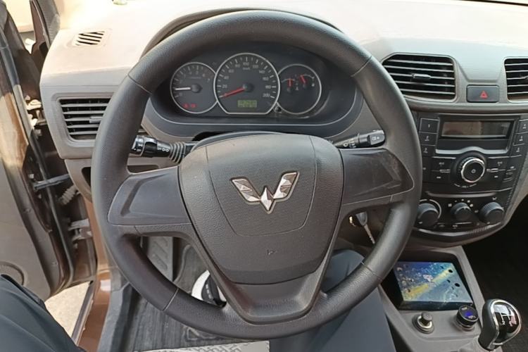 Used Wuling Hongguang 2015 1.5L S Basic Version China V Standard Steering Wheel