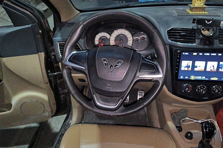 Used Wuling Hongguang 2015 1.5L S Basic Version China V Standard Steering Wheel