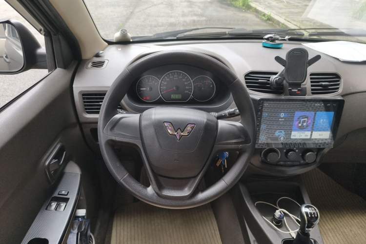 Used Wuling Hongguang 2015 1.2L S Base Model China IV Steering Wheel