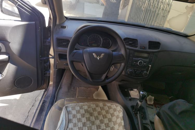 Used Wuling Hongguang 2015 1.2L S Base Model China V Standard Steering Wheel