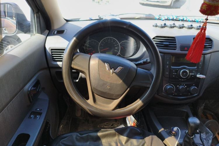 Used Wuling Hongguang 2015 1.5L S Basic Version China V Standard Steering Wheel