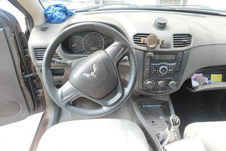 Used Wuling Hongguang 2015 1.2L S Base Model China V Standard Steering Wheel