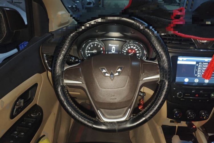 Used Wuling Hongguang 2015 1.5L S1 Standard China V-Emission Standards Steering Wheel