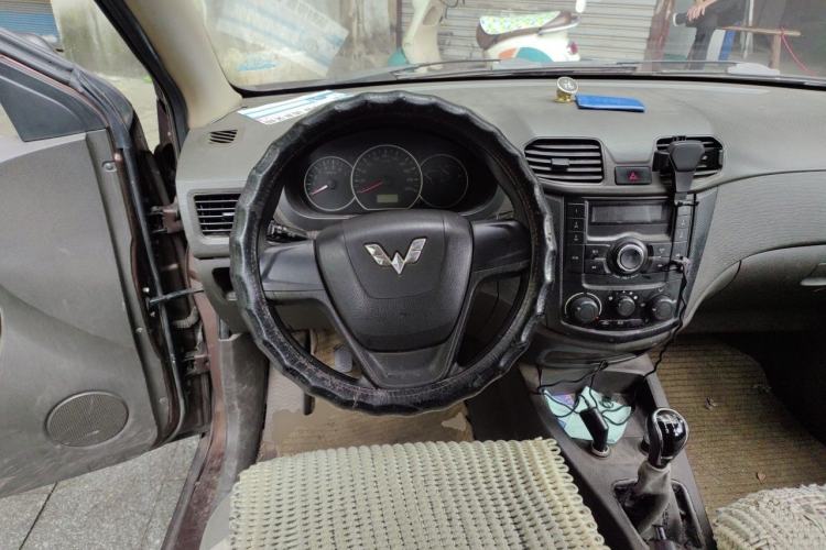Used Wuling Hongguang 2015 1.2L S Base Model China IV Steering Wheel