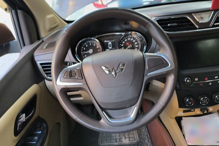 Used Wuling Hongguang 2015 1.5L S1 Luxury National Emission Standard V Steering Wheel