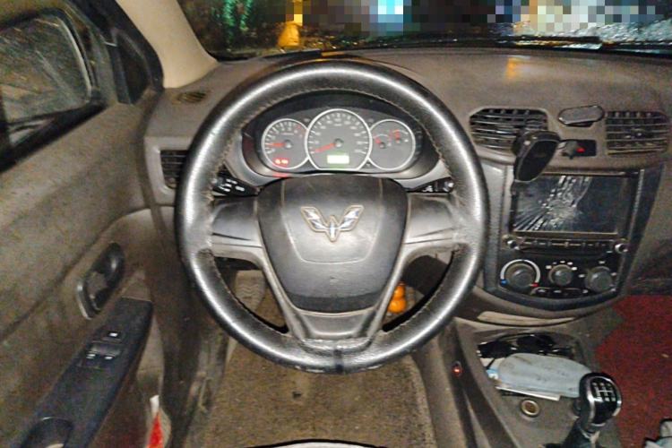 Used Wuling Hongguang 2015 1.5L S Basic Version China V Standard Steering Wheel