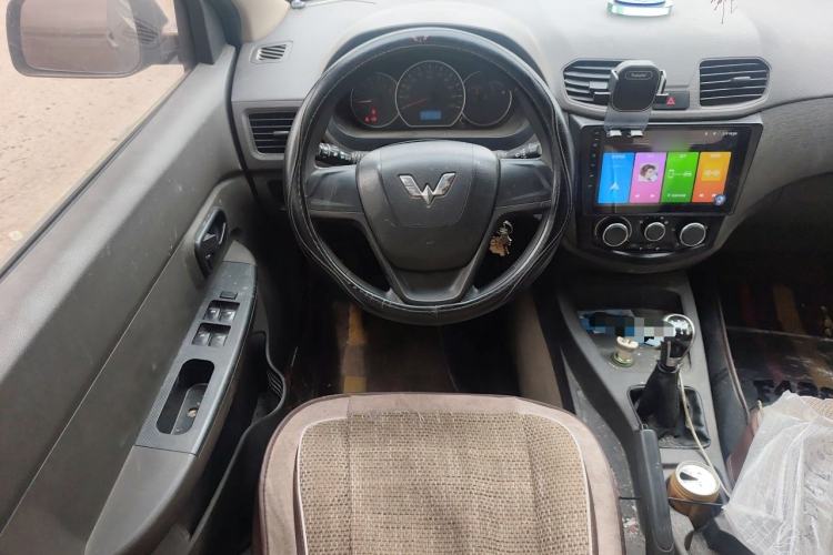 Used Wuling Hongguang 2015 1.5L S Basic Version China V Standard Steering Wheel