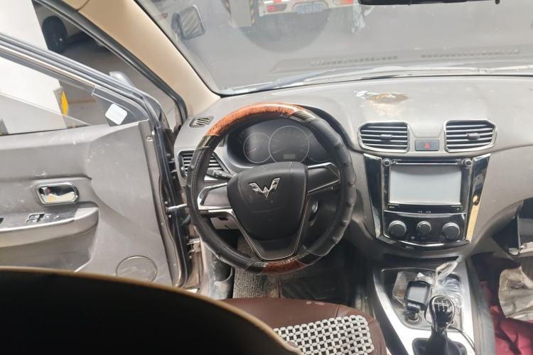 Used Wuling Hongguang 2015 1.5L S Basic Version China V Standard Steering Wheel