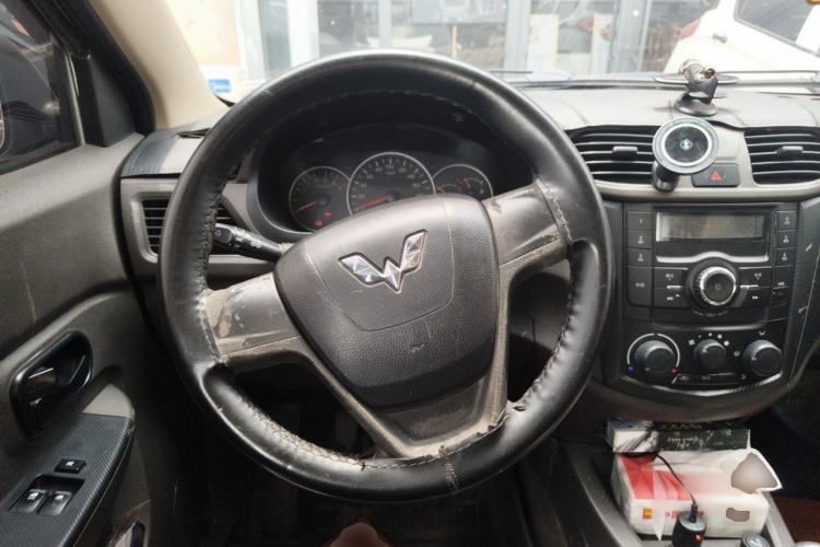 Used Wuling Hongguang 2015 1.2L S Base Model China V Standard Steering Wheel