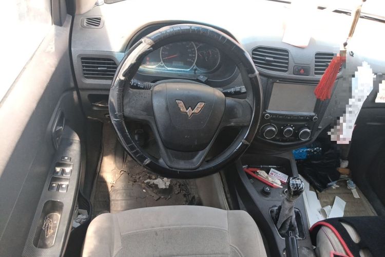 Used Wuling Hongguang 2015 1.5L S Base Model China IV Steering Wheel