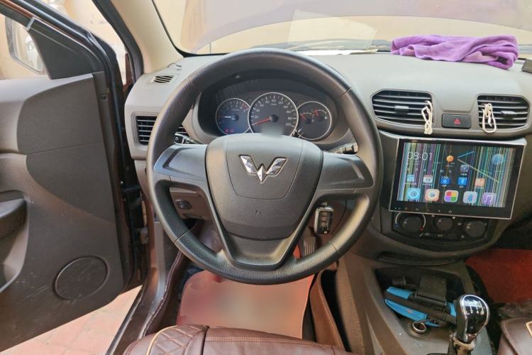 Used Wuling Hongguang 2015 1.5L S Basic Version China V Standard Steering Wheel