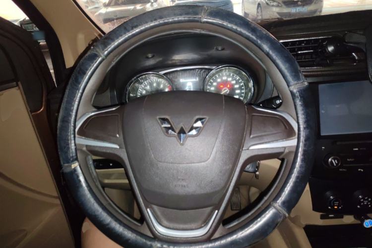 Used Wuling Hongguang 2015 1.5L S1 Comfort China V Standard Steering Wheel