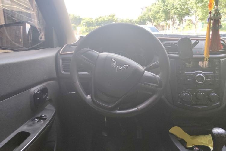 Used Wuling Hongguang 2015 1.2L S Base Model China V Standard Steering Wheel