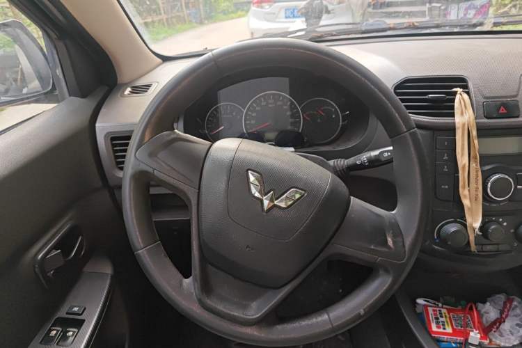 Used Wuling Hongguang 2015 1.5L S Base Model China IV Steering Wheel