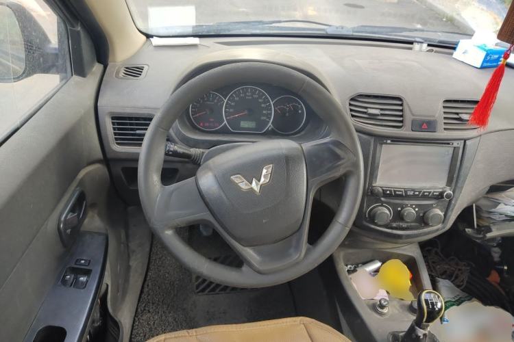 Used Wuling Hongguang 2015 1.2L S Base Model China IV Steering Wheel