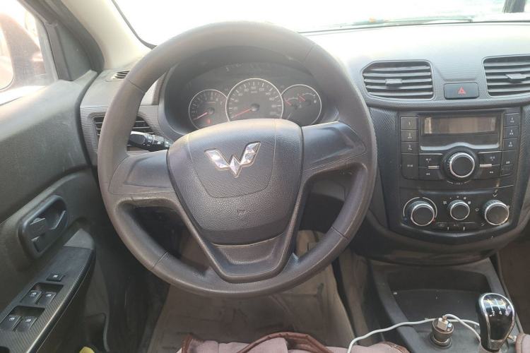 Used Wuling Hongguang 2015 1.5L S Basic Version China V Standard Steering Wheel